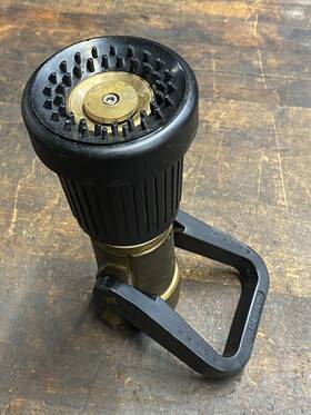 3015 Akron Brass Fog Nozzle 1.50 Inch Nh 95 Gpm Style #3015