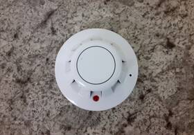 55000-250 Apc / Air Products & Controls And 60a Apo Ionization Smoke Detector Used