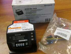 R7284b1024 Honeywell Nib. Electronic Oil Primary 120v Cat# .. Uy-100