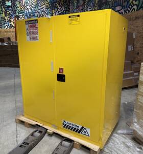 899170 Justrite Flammables Safety Cabinet Vertical 110 Gal 59 Inch X 34 65 Dents
