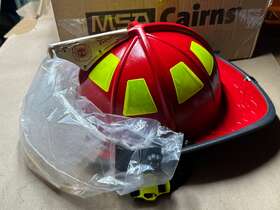 105852800 Msa Cairns Nfpa Fire Fighter Fireman Helmet 1044 C-trd Red With Tuffshield And Wing