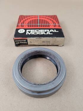 8650s National 1 New Nos Federal Mogul Oil Seal
